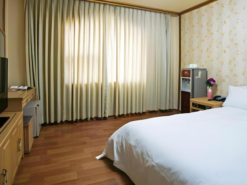 Emerald Hotel Csedzsu Kültér fotó